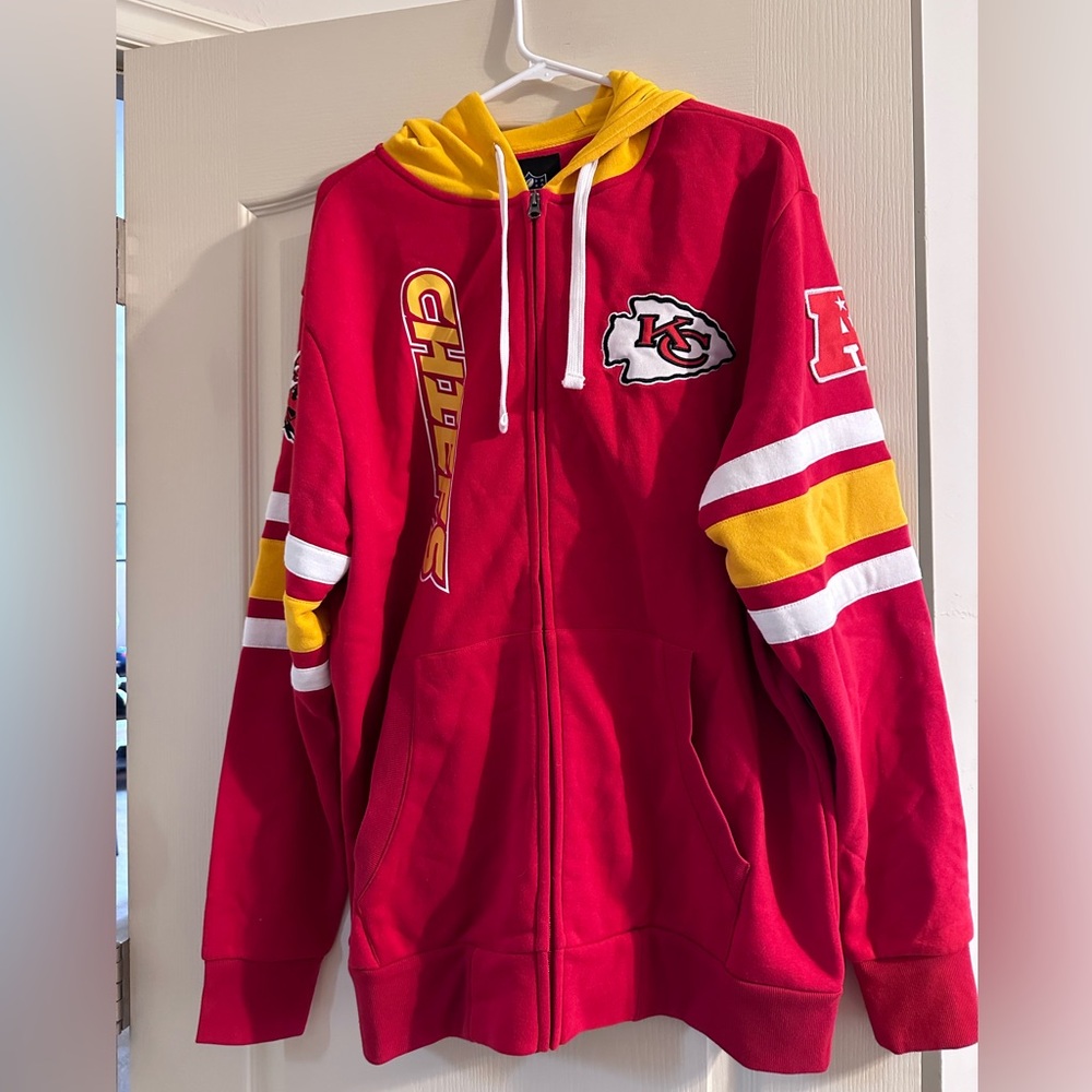 NWT Men’s XL Chiefs Zip Up Hoodie